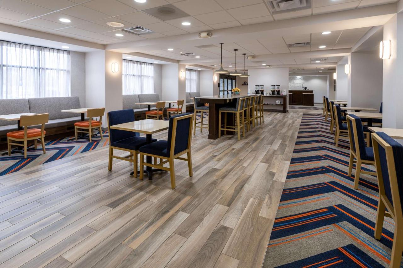 Hampton Inn Milford Exterior foto